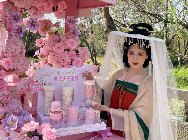 哈尔斯旗下品牌NONOO破圈文旅，联合西溪花朝节打造花车慢闪