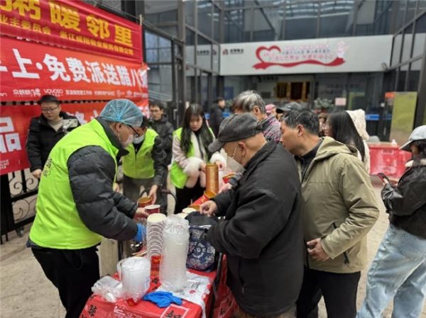 腊八送福·粥暖全城！义乌十多家企业联动派粥，让节日暖意准时抵达