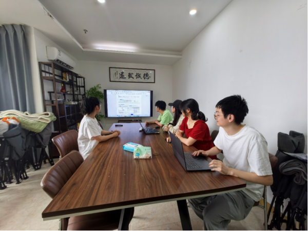 二手手机上的划痕到底算几成新？这群温州大学生让 AI 说了算
